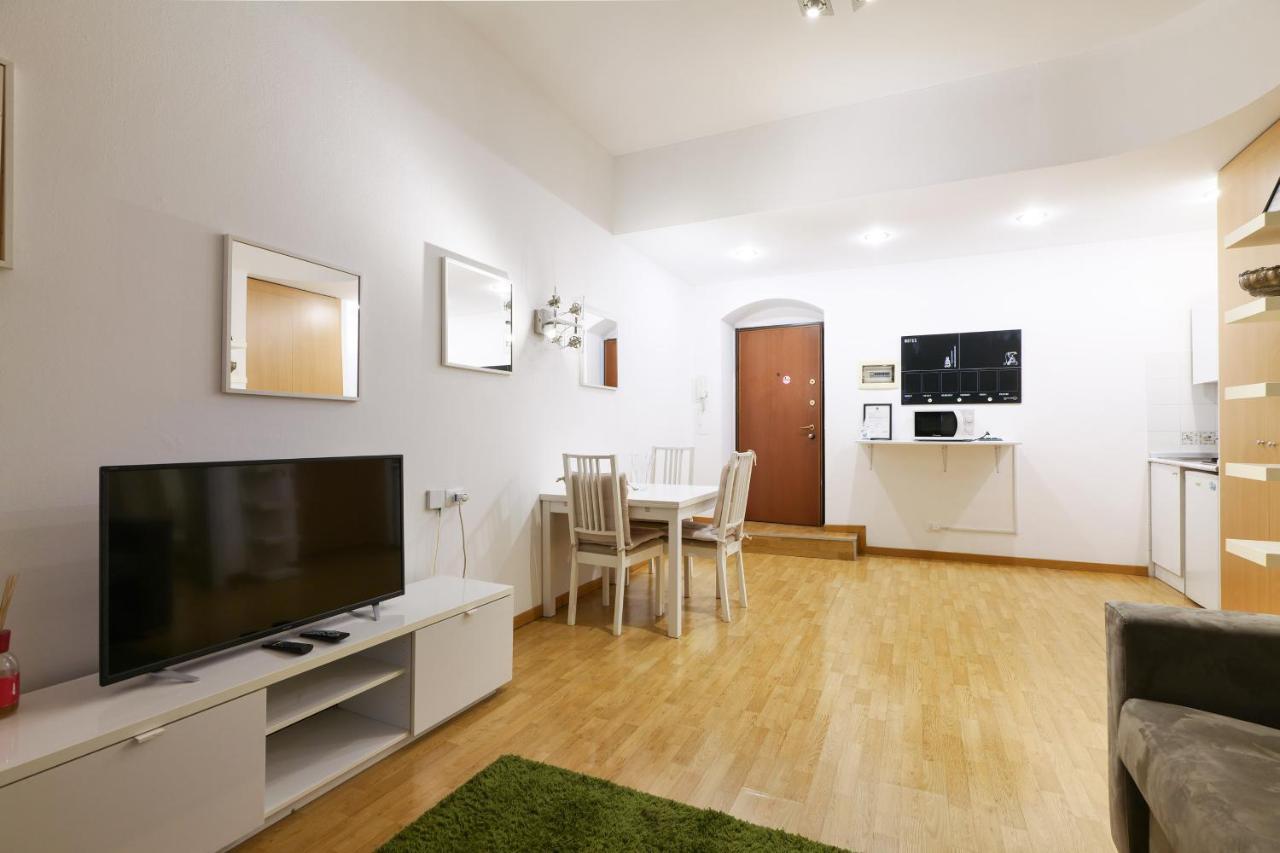 Luminoso Appartamento Con Balcone In Cadorna Milano Exterior foto