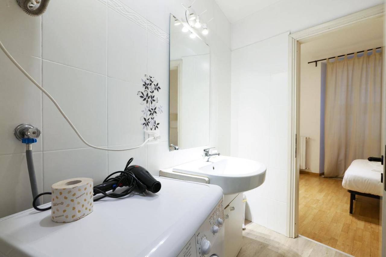 Luminoso Appartamento Con Balcone In Cadorna Milano Exterior foto