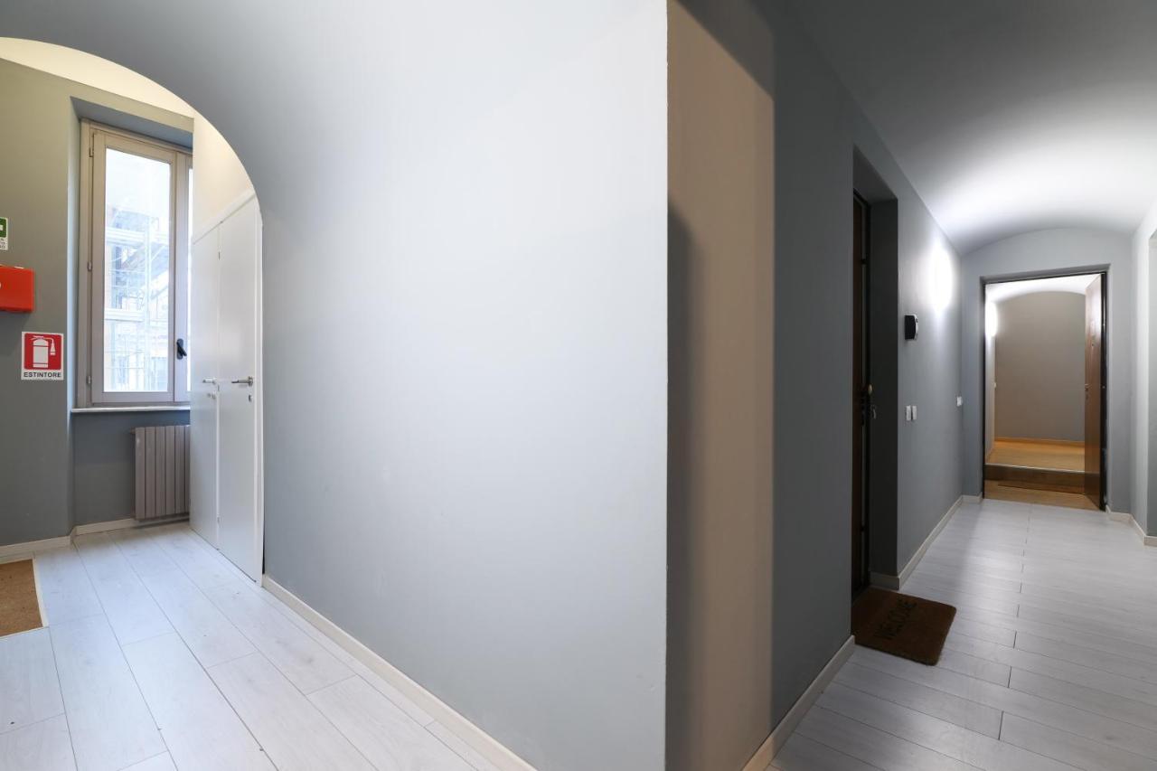 Luminoso Appartamento Con Balcone In Cadorna Milano Exterior foto