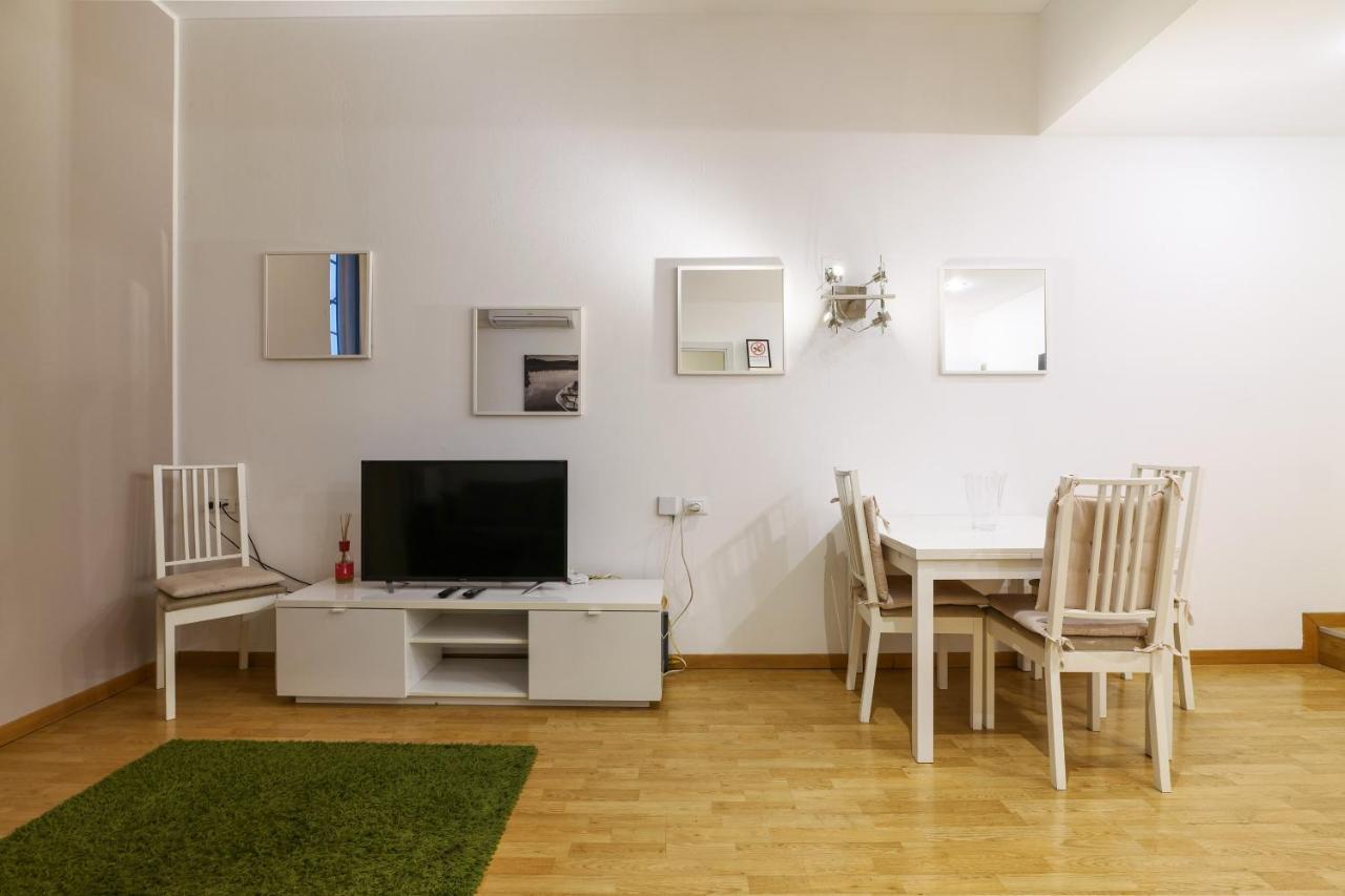 Luminoso Appartamento Con Balcone In Cadorna Milano Exterior foto